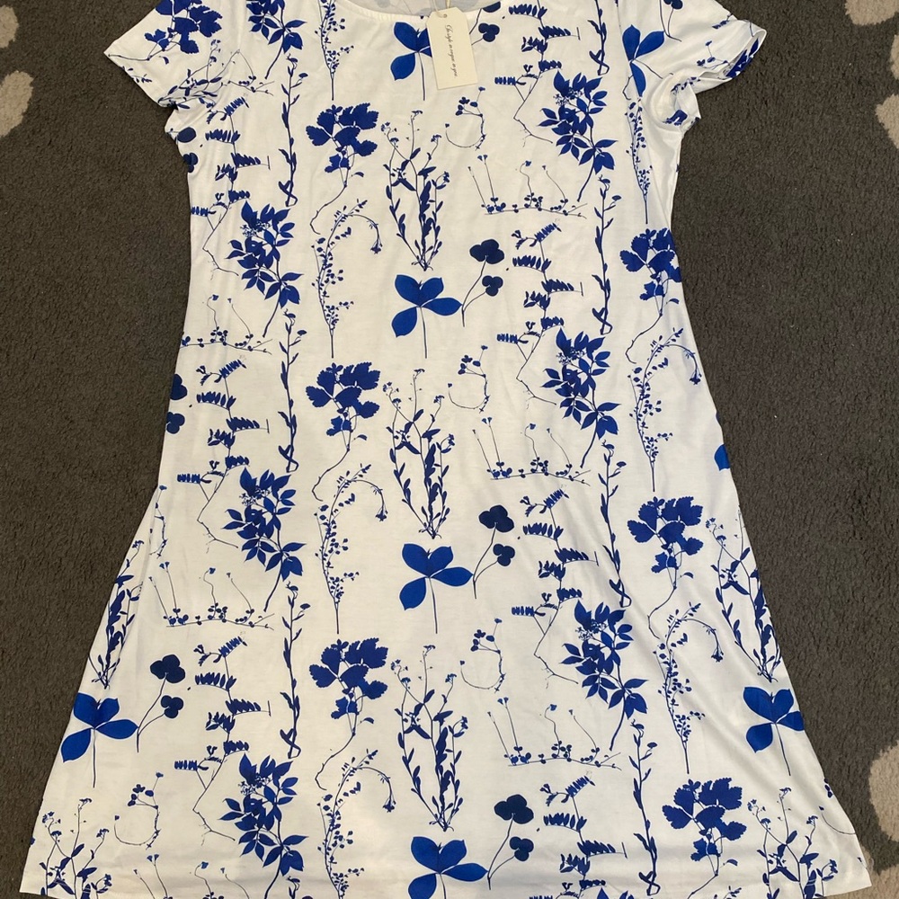 NWT Women’s Short-Sleeve Floral Print Dress - Blue on White